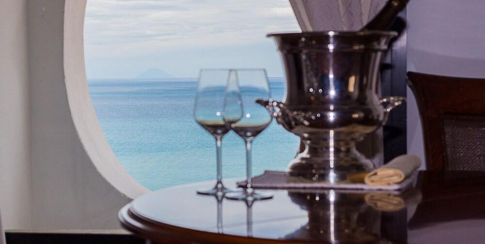 Hotel Ristorante Le Clarisse 아망테 외부 사진