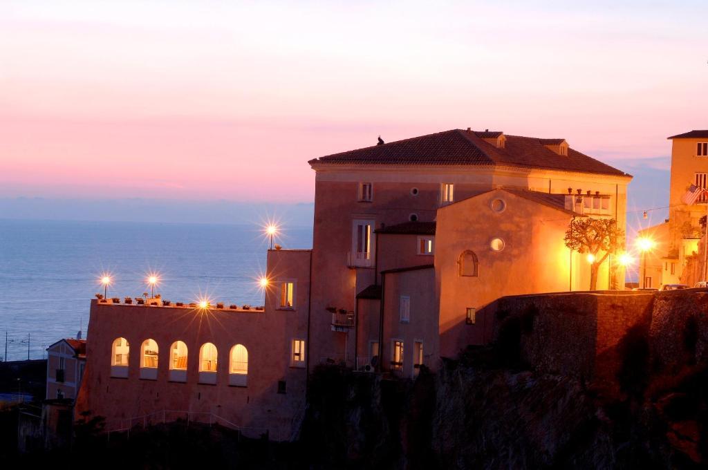 Hotel Ristorante Le Clarisse 아망테 외부 사진