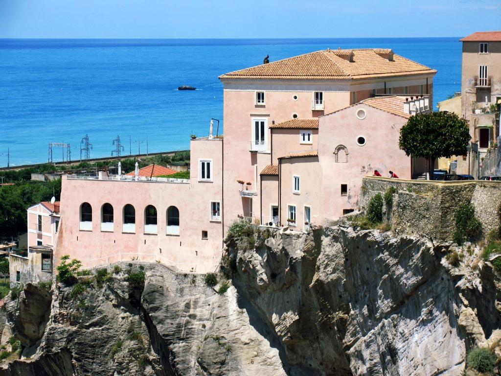 Hotel Ristorante Le Clarisse 아망테 외부 사진