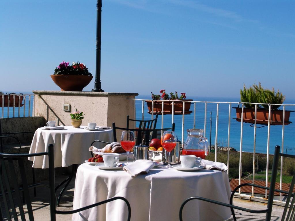 Hotel Ristorante Le Clarisse 아망테 외부 사진
